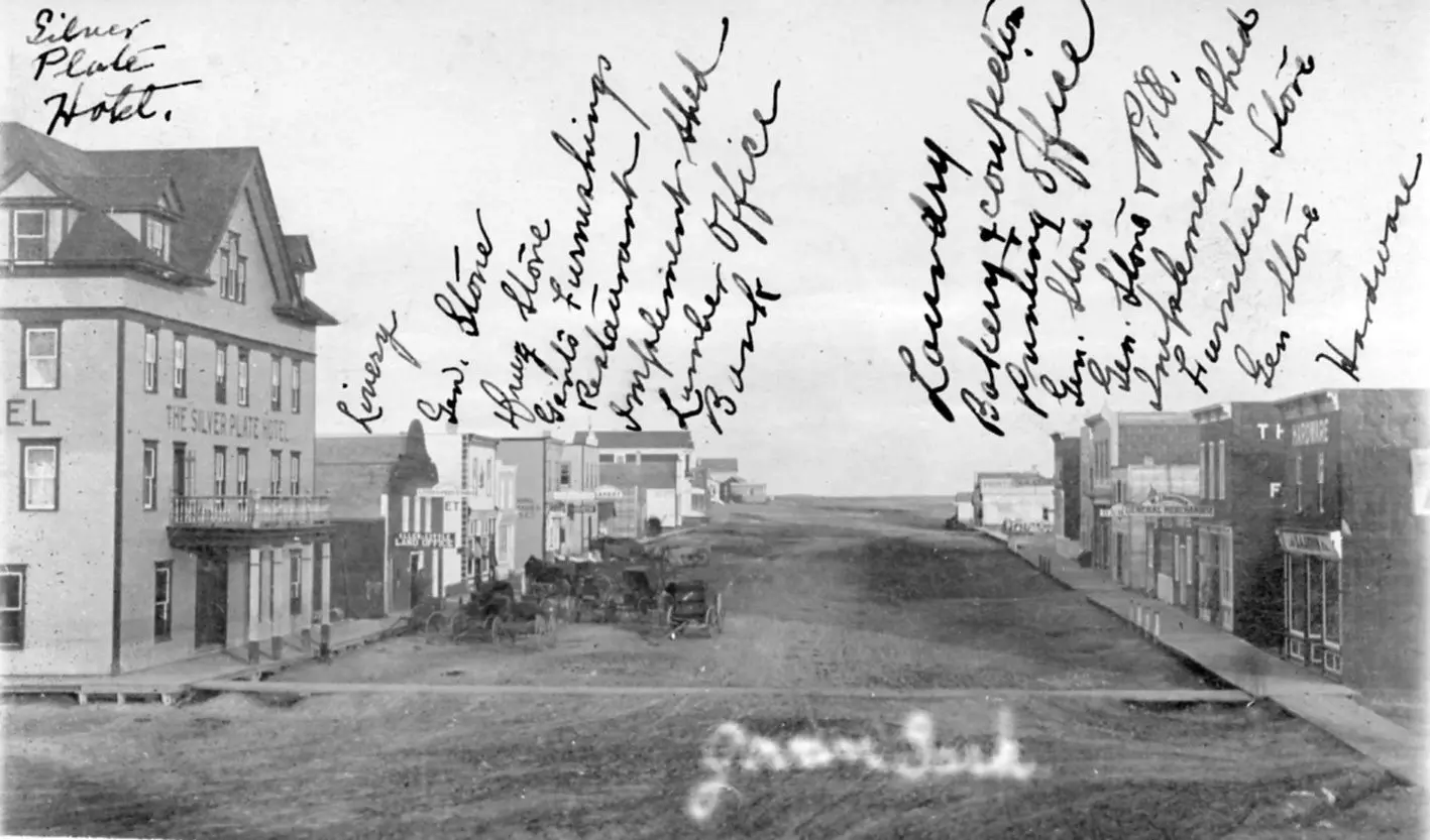 Main street of Govan with the Silver Plate Hotel